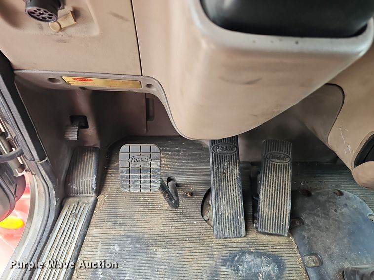 image for item DP0836 2008 Peterbilt 386 semi truck