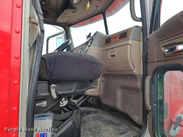 image for item DP0836 2008 Peterbilt 386 semi truck