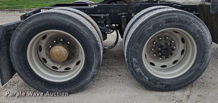 image for item DP0836 2008 Peterbilt 386 semi truck