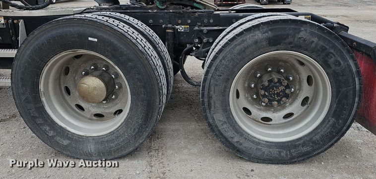 image for item DP0836 2008 Peterbilt 386 semi truck