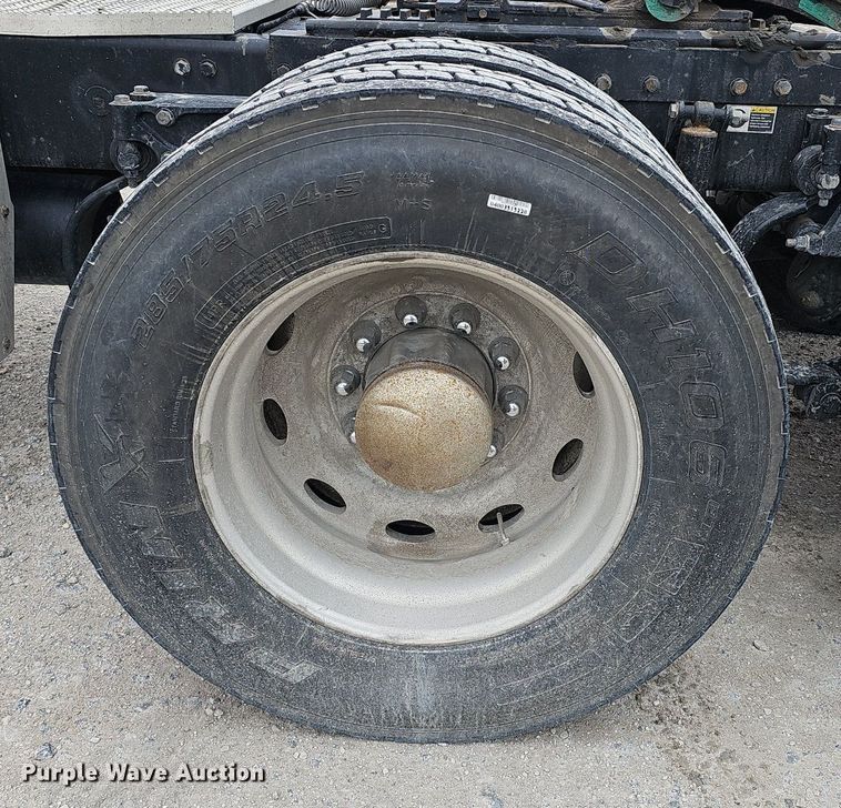 image for item DP0836 2008 Peterbilt 386 semi truck