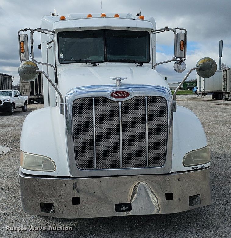 image for item DP0837 2009 Peterbilt 386 semi truck