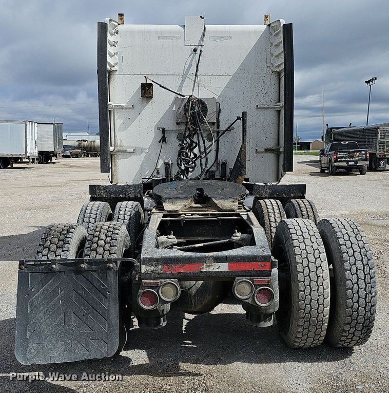 image for item DP0837 2009 Peterbilt 386 semi truck