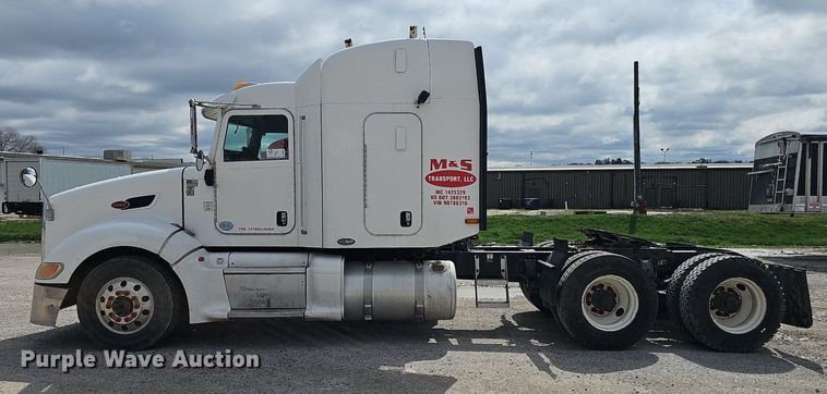 image for item DP0837 2009 Peterbilt 386 semi truck
