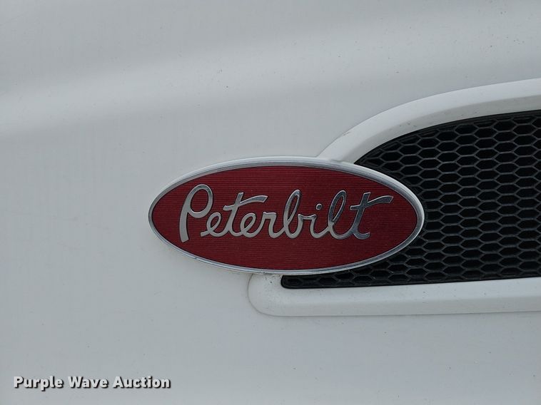 image for item DP0837 2009 Peterbilt 386 semi truck