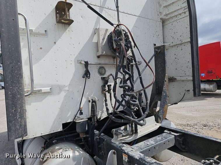 image for item DP0837 2009 Peterbilt 386 semi truck