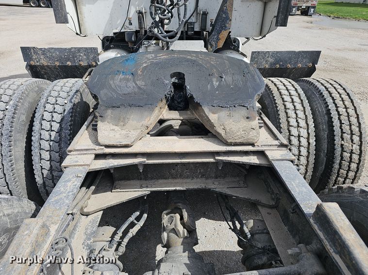 image for item DP0837 2009 Peterbilt 386 semi truck