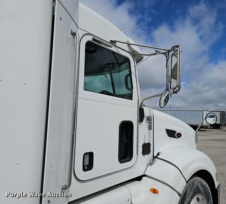 image for item DP0837 2009 Peterbilt 386 semi truck