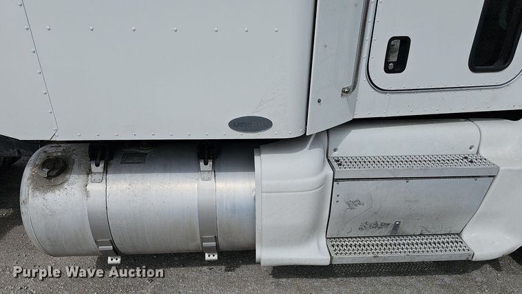 image for item DP0837 2009 Peterbilt 386 semi truck