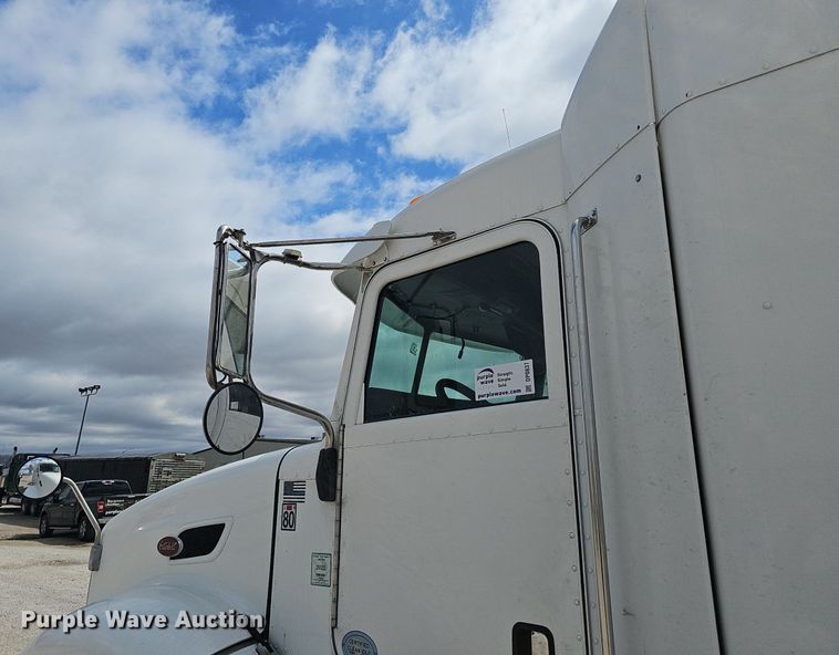 image for item DP0837 2009 Peterbilt 386 semi truck