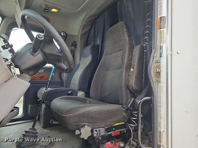 image for item DP0837 2009 Peterbilt 386 semi truck