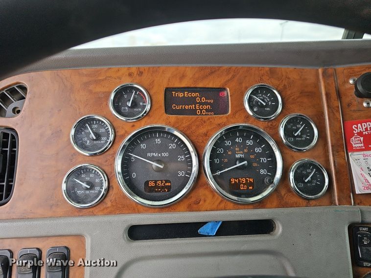 image for item DP0837 2009 Peterbilt 386 semi truck