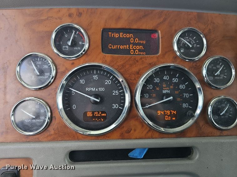 image for item DP0837 2009 Peterbilt 386 semi truck