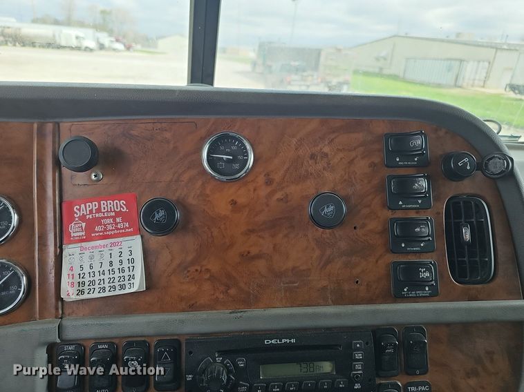 image for item DP0837 2009 Peterbilt 386 semi truck