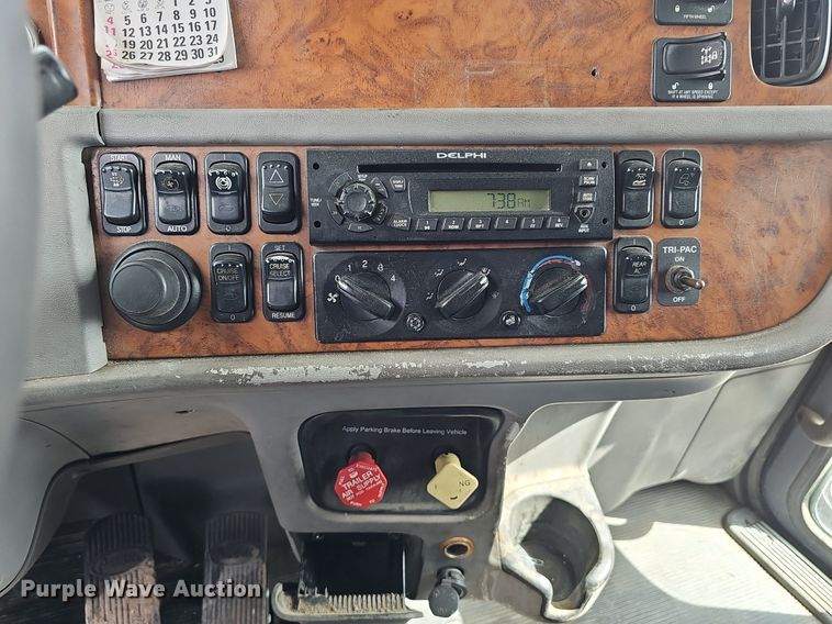 image for item DP0837 2009 Peterbilt 386 semi truck