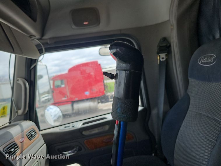 image for item DP0837 2009 Peterbilt 386 semi truck