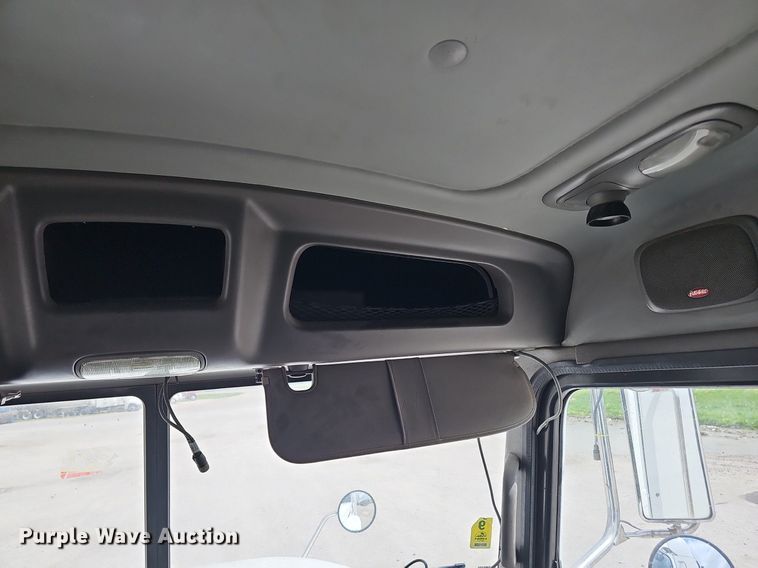 image for item DP0837 2009 Peterbilt 386 semi truck