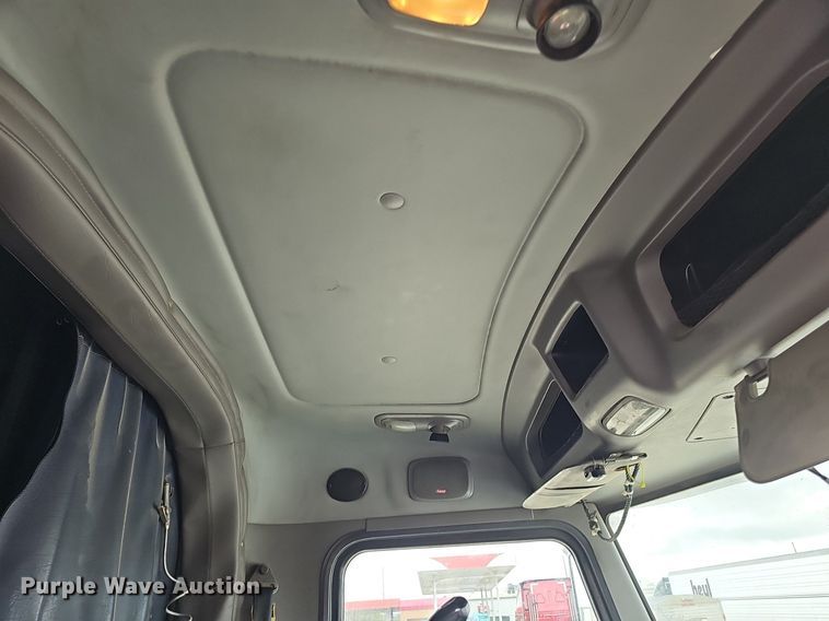 image for item DP0837 2009 Peterbilt 386 semi truck