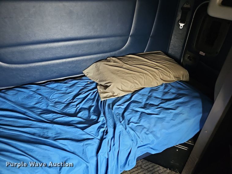 image for item DP0837 2009 Peterbilt 386 semi truck