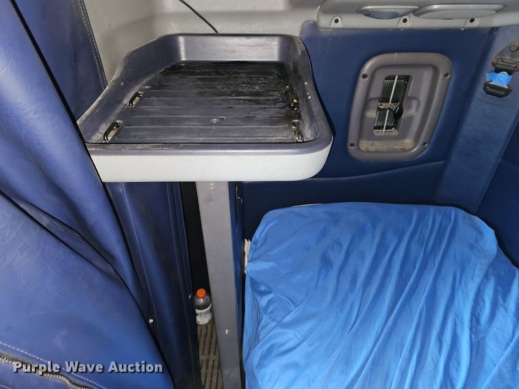 image for item DP0837 2009 Peterbilt 386 semi truck