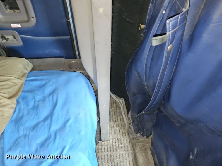 image for item DP0837 2009 Peterbilt 386 semi truck