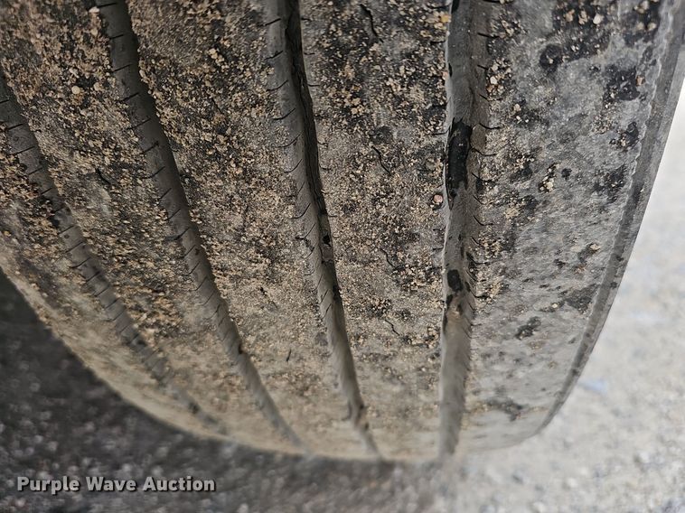 image for item DP0837 2009 Peterbilt 386 semi truck