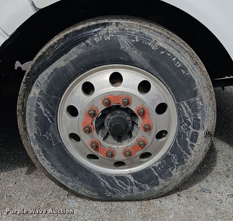 image for item DP0837 2009 Peterbilt 386 semi truck