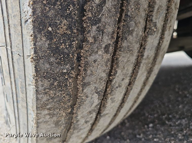 image for item DP0837 2009 Peterbilt 386 semi truck