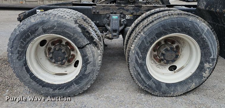 image for item DP0837 2009 Peterbilt 386 semi truck