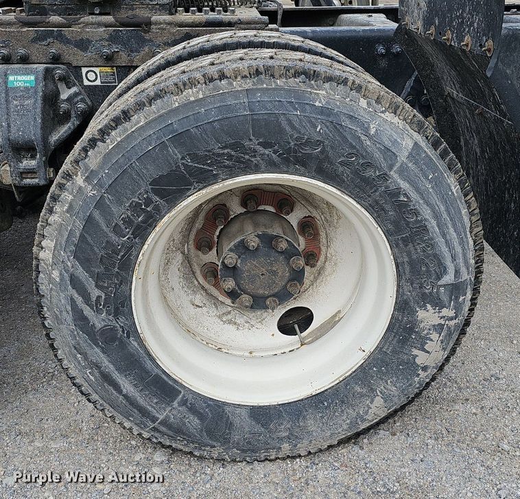 image for item DP0837 2009 Peterbilt 386 semi truck