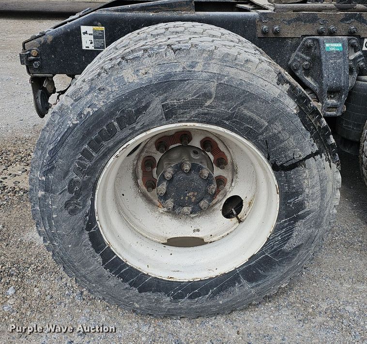 image for item DP0837 2009 Peterbilt 386 semi truck