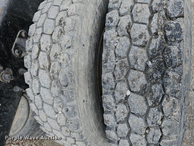 image for item DP0837 2009 Peterbilt 386 semi truck