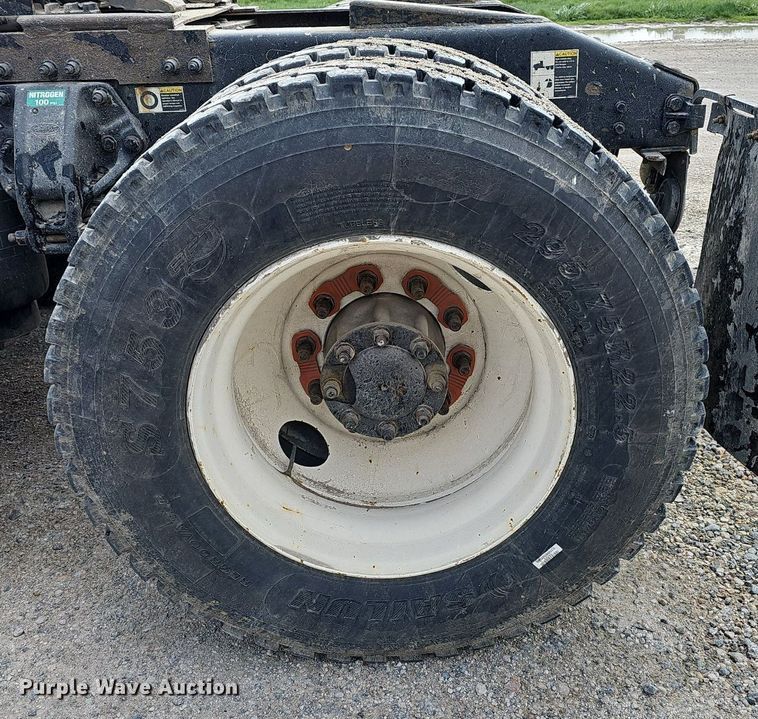 image for item DP0837 2009 Peterbilt 386 semi truck