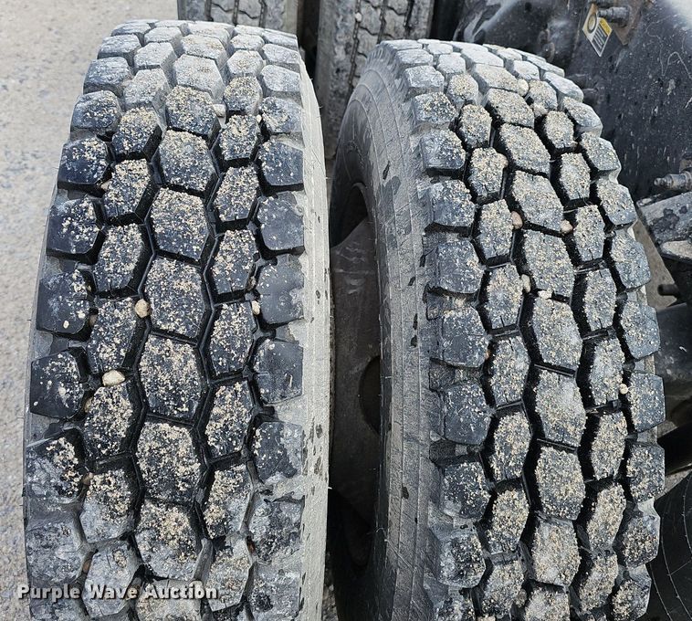 image for item DP0837 2009 Peterbilt 386 semi truck