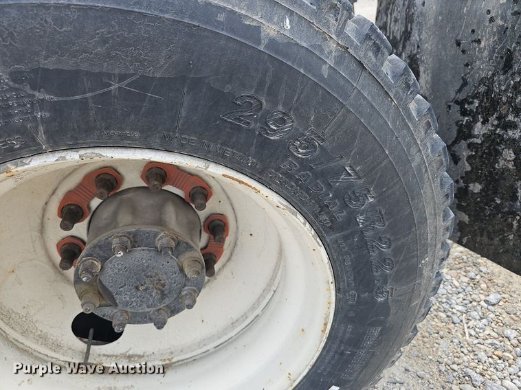 image for item DP0837 2009 Peterbilt 386 semi truck