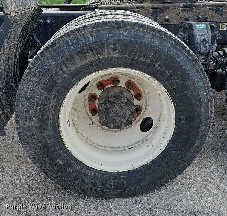 image for item DP0837 2009 Peterbilt 386 semi truck