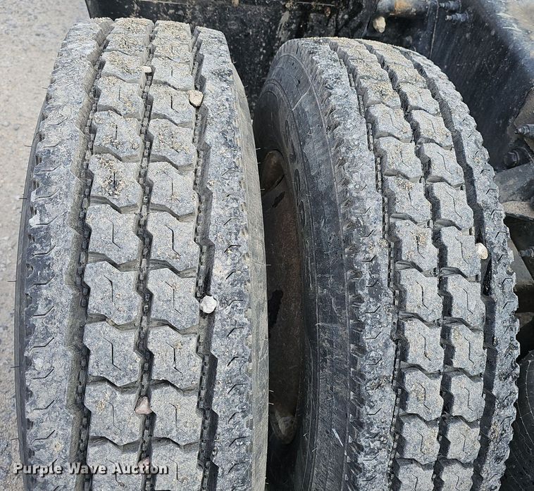 image for item DP0837 2009 Peterbilt 386 semi truck