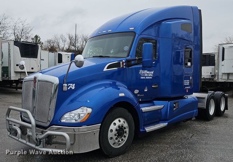 image for item DP0841 2014 Kenworth T680 semi truck
