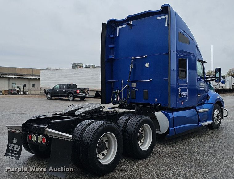 image for item DP0841 2014 Kenworth T680 semi truck