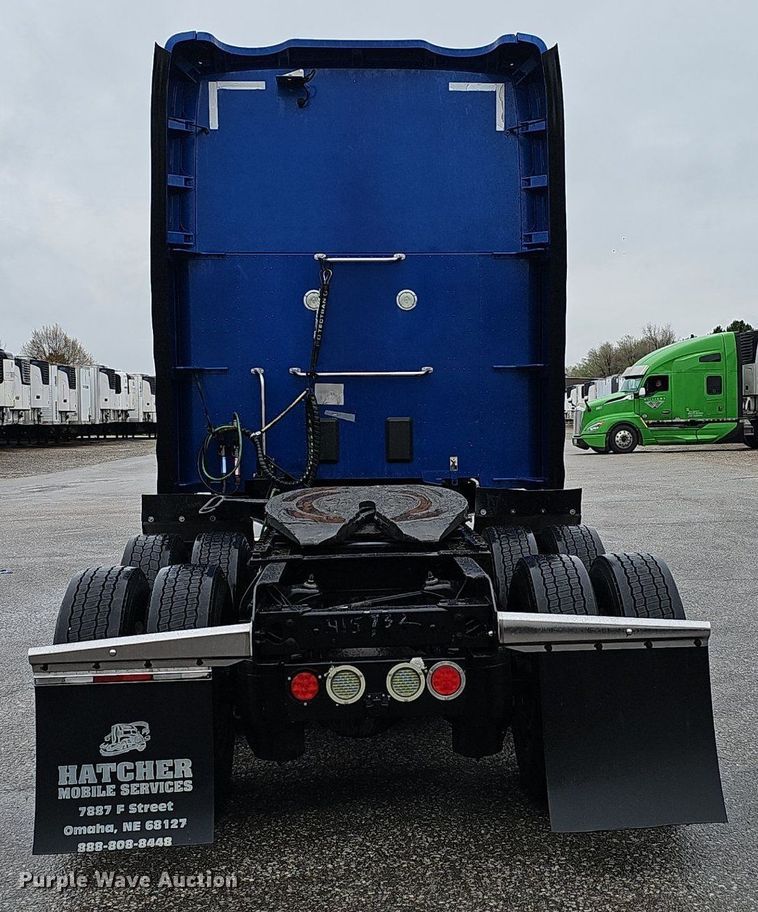 image for item DP0841 2014 Kenworth T680 semi truck