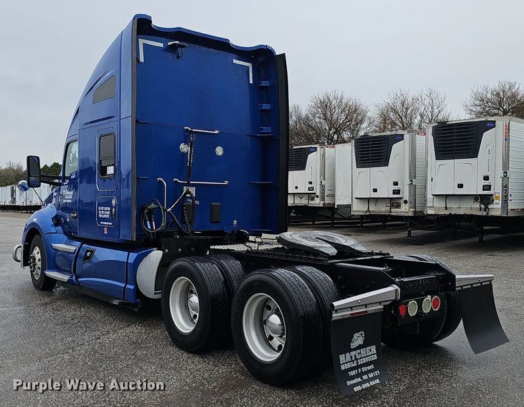image for item DP0841 2014 Kenworth T680 semi truck