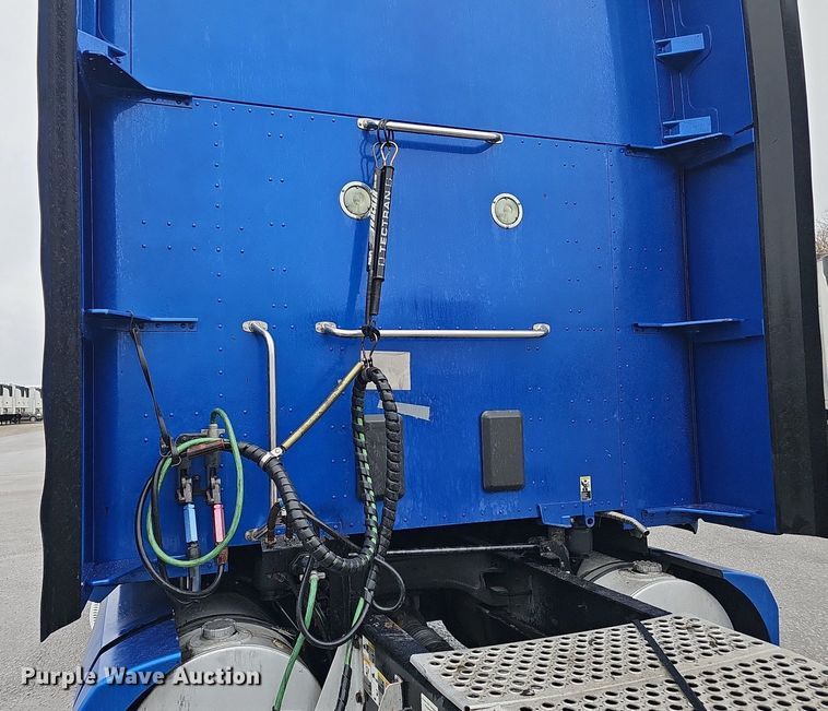 image for item DP0841 2014 Kenworth T680 semi truck