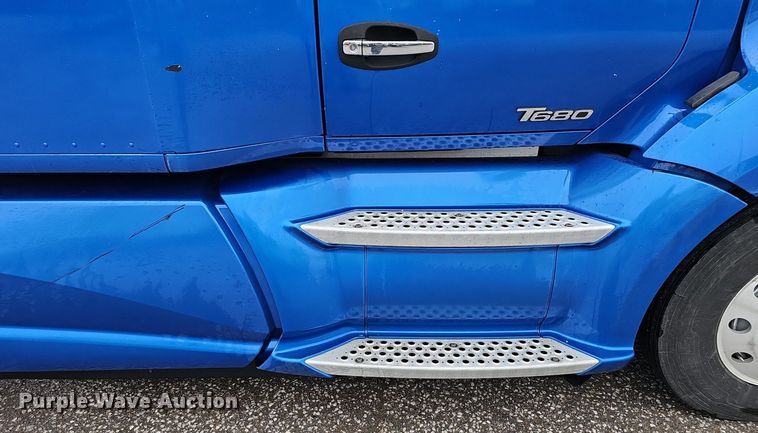 image for item DP0841 2014 Kenworth T680 semi truck