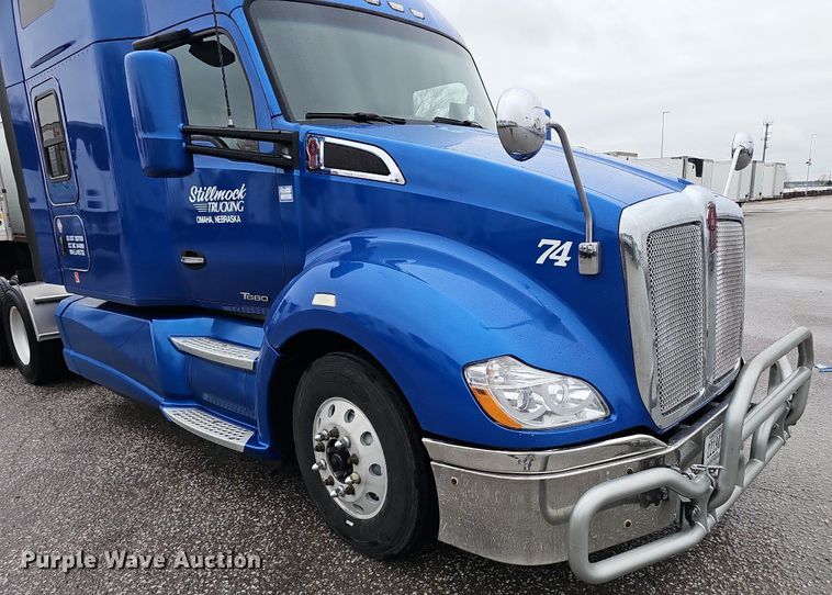 image for item DP0841 2014 Kenworth T680 semi truck