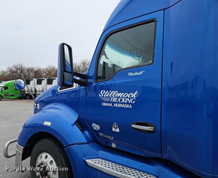 image for item DP0841 2014 Kenworth T680 semi truck