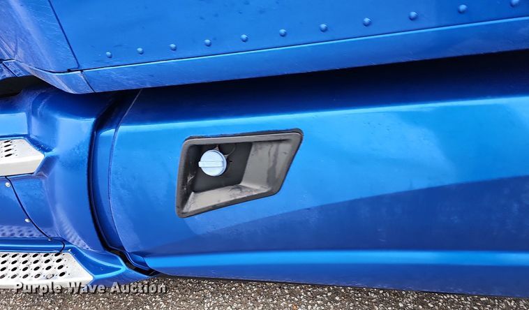 image for item DP0841 2014 Kenworth T680 semi truck