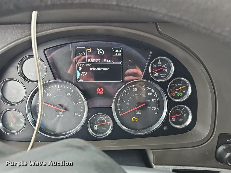 image for item DP0841 2014 Kenworth T680 semi truck