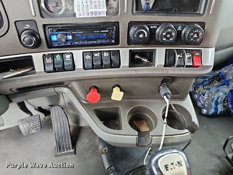 image for item DP0841 2014 Kenworth T680 semi truck