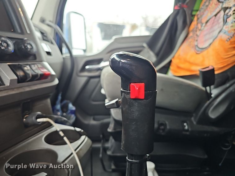 image for item DP0841 2014 Kenworth T680 semi truck