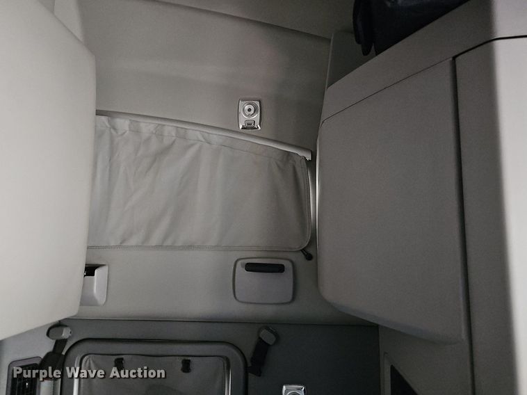 image for item DP0841 2014 Kenworth T680 semi truck